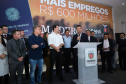 O Grupo Madero confirmou nesta quarta-feira (29), em cerimônia no Palácio Iguaçu, investimentos de R$ 600 milhões na ampliação das operações da empresa em Ponta Grossa, na região dos Campos Gerais. O anúncio foi feito pelo presidente do Grupo, Júnior Durski, ao lado do governador Carlos Massa Ratinho Junior e do apresentador Luciano Huck, sócio do empreendimento.  -  Curitiba, 29/05/2019  -  Foto: Rodrigo Félix Leal/ANPr