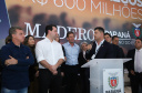 O Grupo Madero confirmou nesta quarta-feira (29), em cerimônia no Palácio Iguaçu, investimentos de R$ 600 milhões na ampliação das operações da empresa em Ponta Grossa, na região dos Campos Gerais. O anúncio foi feito pelo presidente do Grupo, Júnior Durski, ao lado do governador Carlos Massa Ratinho Junior e do apresentador Luciano Huck, sócio do empreendimento.  -  Curitiba, 29/05/2019  -  Foto: Rodrigo Félix Leal/ANPr