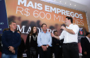 O Grupo Madero confirmou nesta quarta-feira (29), em cerimônia no Palácio Iguaçu, investimentos de R$ 600 milhões na ampliação das operações da empresa em Ponta Grossa, na região dos Campos Gerais. O anúncio foi feito pelo presidente do Grupo, Júnior Durski, ao lado do governador Carlos Massa Ratinho Junior e do apresentador Luciano Huck, sócio do empreendimento.  -  Curitiba, 29/05/2019  -  Foto: Rodrigo Félix Leal/ANPr