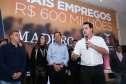 O Grupo Madero confirmou nesta quarta-feira (29), em cerimônia no Palácio Iguaçu, investimentos de R$ 600 milhões na ampliação das operações da empresa em Ponta Grossa, na região dos Campos Gerais. O anúncio foi feito pelo presidente do Grupo, Júnior Durski, ao lado do governador Carlos Massa Ratinho Junior e do apresentador Luciano Huck, sócio do empreendimento.  -  Curitiba, 29/05/2019  -  Foto: Rodrigo Félix Leal/ANPr