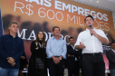 O Grupo Madero confirmou nesta quarta-feira (29), em cerimônia no Palácio Iguaçu, investimentos de R$ 600 milhões na ampliação das operações da empresa em Ponta Grossa, na região dos Campos Gerais. O anúncio foi feito pelo presidente do Grupo, Júnior Durski, ao lado do governador Carlos Massa Ratinho Junior e do apresentador Luciano Huck, sócio do empreendimento.  -  Curitiba, 29/05/2019  -  Foto: Rodrigo Félix Leal/ANPr
