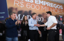 O Grupo Madero confirmou nesta quarta-feira (29), em cerimônia no Palácio Iguaçu, investimentos de R$ 600 milhões na ampliação das operações da empresa em Ponta Grossa, na região dos Campos Gerais. O anúncio foi feito pelo presidente do Grupo, Júnior Durski, ao lado do governador Carlos Massa Ratinho Junior e do apresentador Luciano Huck, sócio do empreendimento.  -  Curitiba, 29/05/2019  -  Foto: Rodrigo Félix Leal/ANPr