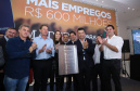 O Grupo Madero confirmou nesta quarta-feira (29), em cerimônia no Palácio Iguaçu, investimentos de R$ 600 milhões na ampliação das operações da empresa em Ponta Grossa, na região dos Campos Gerais. O anúncio foi feito pelo presidente do Grupo, Júnior Durski, ao lado do governador Carlos Massa Ratinho Junior e do apresentador Luciano Huck, sócio do empreendimento.  -  Curitiba, 29/05/2019  -  Foto: Rodrigo Félix Leal/ANPr