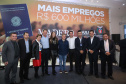O Grupo Madero confirmou nesta quarta-feira (29), em cerimônia no Palácio Iguaçu, investimentos de R$ 600 milhões na ampliação das operações da empresa em Ponta Grossa, na região dos Campos Gerais. O anúncio foi feito pelo presidente do Grupo, Júnior Durski, ao lado do governador Carlos Massa Ratinho Junior e do apresentador Luciano Huck, sócio do empreendimento.  -  Curitiba, 29/05/2019  -  Foto: Rodrigo Félix Leal/ANPr