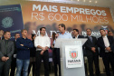 O Grupo Madero confirmou nesta quarta-feira (29), em cerimônia no Palácio Iguaçu, investimentos de R$ 600 milhões na ampliação das operações da empresa em Ponta Grossa, na região dos Campos Gerais. O anúncio foi feito pelo presidente do Grupo, Júnior Durski, ao lado do governador Carlos Massa Ratinho Junior e do apresentador Luciano Huck, sócio do empreendimento.  -  Curitiba, 29/05/2019  -  Foto Gilson Abreu/ANPr