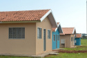 Famílias que viviam em condições precárias em Querência do Norte, no Noroeste do Estado, receberam as chaves da casa própria de representantes da Companhia de Habitação do Paraná (Cohapar) e da prefeitura. Elas são as novas moradoras do Residencial Querência do Norte I, empreendimento que recebeu aproximadamente R$ 1,7 milhão de investimentos do Governo Federal e do Governo do Estado, com a parceria da administração municipal. Foto: Guilherme Santos/Cohapar