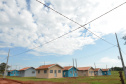 Famílias que viviam em condições precárias em Querência do Norte, no Noroeste do Estado, receberam as chaves da casa própria de representantes da Companhia de Habitação do Paraná (Cohapar) e da prefeitura. Elas são as novas moradoras do Residencial Querência do Norte I, empreendimento que recebeu aproximadamente R$ 1,7 milhão de investimentos do Governo Federal e do Governo do Estado, com a parceria da administração municipal. Foto: Guilherme Santos/Cohapar
