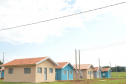 Famílias que viviam em condições precárias em Querência do Norte, no Noroeste do Estado, receberam as chaves da casa própria de representantes da Companhia de Habitação do Paraná (Cohapar) e da prefeitura. Elas são as novas moradoras do Residencial Querência do Norte I, empreendimento que recebeu aproximadamente R$ 1,7 milhão de investimentos do Governo Federal e do Governo do Estado, com a parceria da administração municipal. Foto: Guilherme Santos/Cohapar