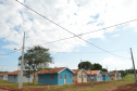 Famílias que viviam em condições precárias em Querência do Norte, no Noroeste do Estado, receberam as chaves da casa própria de representantes da Companhia de Habitação do Paraná (Cohapar) e da prefeitura. Elas são as novas moradoras do Residencial Querência do Norte I, empreendimento que recebeu aproximadamente R$ 1,7 milhão de investimentos do Governo Federal e do Governo do Estado, com a parceria da administração municipal. Foto: Guilherme Santos/Cohapar