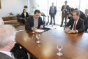 O governador Carlos Massa Ratinho Junior libera recursos para bolsas de pesquisa e extensão, para pesquisadores das universidades e institutos de pesquisa do Paraná.Curitiba, 04-06-19.Foto: Arnaldo Alves/ANPr