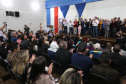 Cinquenta e seis famílias de produtores rurais ocupantes de terras pertencentes ao Estado (devolutas) em Pitanga e Boa Ventura do São Roque, no Centro do Paraná, receberam nesta sexta-feira (7) os títulos de propriedade de seus imóveis. Aguardado há anos pelas famílias, o documento de regularização das terras foi entregue em encontro com o governador Carlos Massa Ratinho Junior, realizado em Pitanga. Foto: José Fernando Ogura/ANPr