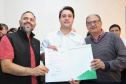 Os municípios de Pitanga, Goioxim, Guarapuava, Roncador, Campina do Simão e Cândido de Abreu, na região central do Paraná, vão investir R$ 2,3 milhões em obras e ações de melhoria em outras áreas. Os recursos são do Governo do Estado e foram confirmados pelo governador Carlos Massa Ratinho Junior nesta sexta-feira (7), em encontro com prefeitos na Associação dos Municípios do Centro do Paraná (AMOCENTRO), em Pitanga.  Foto: José Fernando Ogura/ANPr