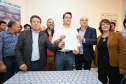 Os municípios de Pitanga, Goioxim, Guarapuava, Roncador, Campina do Simão e Cândido de Abreu, na região central do Paraná, vão investir R$ 2,3 milhões em obras e ações de melhoria em outras áreas. Os recursos são do Governo do Estado e foram confirmados pelo governador Carlos Massa Ratinho Junior nesta sexta-feira (7), em encontro com prefeitos na Associação dos Municípios do Centro do Paraná (AMOCENTRO), em Pitanga.  Foto: José Fernando Ogura/ANPr