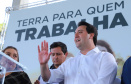 Governador Carlos Massa Ratinho Junior, durante solenidade realizada no município de Quitandinha, na Região Metropolitana de Curitiba, entregou títulos de regularização fundiária para 59 pequenos produtores rurais e confirmou recursos para a prefeitura adquirir equipamento rodoviário e veículo para uso na administração - Quitandinha, 13/06/2019 - Foto: Rodrigo Félix Leal/ANPr