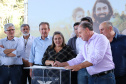 Governador Carlos Massa Ratinho Junior, durante solenidade realizada no município de Quitandinha, na Região Metropolitana de Curitiba, entregou títulos de regularização fundiária para 59 pequenos produtores rurais e confirmou recursos para a prefeitura adquirir equipamento rodoviário e veículo para uso na administração - Quitandinha, 13/06/2019 - Foto: Rodrigo Félix Leal/ANPr