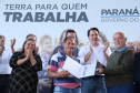 Governador Carlos Massa Ratinho Junior, durante solenidade realizada no município de Quitandinha, na Região Metropolitana de Curitiba, entregou títulos de regularização fundiária para 59 pequenos produtores rurais e confirmou recursos para a prefeitura adquirir equipamento rodoviário e veículo para uso na administração - Quitandinha, 13/06/2019 - Foto: Rodrigo Félix Leal/ANPr