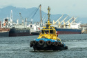 Nesta sexta-feira (14), as operações e manobras de atracação e desatracação de navios nos Portos do Paraná foram intensas. No mesmo ritmo seguem durante todo o final de semana. A previsão da Diretoria de Operações é que o cais público e píeres de Paranaguá sejam 100% ocupados nos próximos dias.Foto: Claudio Neves/Portos do Paraná