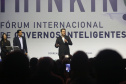 O governador Carlos Massa Ratinho Junior lançou nesta quinta-feira (27), em Foz do Iguaçu, durante o fórum internacional de inovação ThinkinG, o Paraná Inteligência Artificial (PIÁ). É o primeiro programa de inteligência artificial do Brasil focado na prestação de serviços à população. Foto: Jaelson Lucas/ANPr