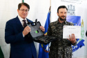 Unidades prisionais das regiões de Ponta Grossa e Guarapuava receberam armas e rádios comunicadores digitais. A entrega faz parte de um pacote de investimentos que somam R$ 22 milhões. O objetivo é equipar e modernizar o sistema prisional do Paraná.  -  Foto: Divulgação Depen