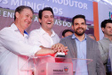 A primeira usina do Brasil de produção de biogás a partir do tratamento dos dejetos de suínos começou a funcionar no Paraná nesta quarta-feira (24), em Entre Rios do Oeste, na Região Oeste do Estado. O governador Carlos Massa Ratinho Junior inaugurou a unidade geradora cuja capacidade total é de 480 KW, transformando por dia 215 toneladas de um agente poluidor em energia limpa.  Foto: Rodrigo Felix Leal/ANPr