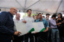   Pavimentação de ruas, melhoria em quadras poliesportivas, revitalização de praça, construção de barracões industriais e compra de equipamentos rodoviários são os principais investimentos que 15 municípios da região Norte do Paraná farão com apoio do Governo do Estado