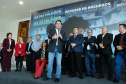 O governador Carlos Massa Ratinho Junior assinou nesta quarta-feira (31), no Palácio Iguaçu, um convênio com o Governo Federal que permitiu o repasse de R$ 102 milhões para o Consórcio Paraná Saúde, que, em parceria com 398 municípios, compra e faz a administração de medicamentos para atender a população pelo Sistema Único de Saúde (SUS).