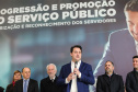 O governador Carlos Massa Ratinho Junior assina nesta segunda-feira (05), promoções e progressões da Administração Indireta: DETRAN, ADAPAR, IAPAR, EMATER, PGE, CRE, AGEPAR e Advogados do Estado. O ato acontece no Palácio Iguaçu.Curitiba, 05/08/2019