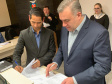 Termo de cooperação firmado nesta sexta-feira (16/08) pelos secretários da Justiça, Família e Trabalho do Governo do Paraná, Ney Leprevost, e da Segurança Pública, Rômulo Marinho, transforma o projeto-piloto “Criança e Adolescente Protegidos” em um programa permanente e autoriza o repasse de R$ 2,98 milhões do Fundo da Infância e Adolescência (FIA) para sua ampliação. 