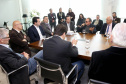 O governador Carlos Massa Ratinho Junior anunciou um pacote de investimentos para o Noroeste do Paraná, que inclui recursos para o Hospital Regional de Paranavaí e um plano de irrigação agrícola para a região. As medidas foram confirmadas em reunião com lideranças políticas e de outros segmentos, nesta segunda-feira (26), no Palácio Iguaçu, em Curitiba.Curitiba,26/08/2019 Foto:Jaelson Lucas/AEN