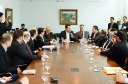 O governador Carlos Massa Ratinho Junior anunciou um pacote de investimentos para o Noroeste do Paraná, que inclui recursos para o Hospital Regional de Paranavaí e um plano de irrigação agrícola para a região. As medidas foram confirmadas em reunião com lideranças políticas e de outros segmentos, nesta segunda-feira (26), no Palácio Iguaçu, em Curitiba.