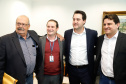 O governador Carlos Massa Ratinho Junior anunciou um pacote de investimentos para o Noroeste do Paraná, que inclui recursos para o Hospital Regional de Paranavaí e um plano de irrigação agrícola para a região. As medidas foram confirmadas em reunião com lideranças políticas e de outros segmentos, nesta segunda-feira (26), no Palácio Iguaçu, em Curitiba.