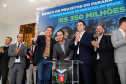 O governador Carlos Massa Ratinho Junior lançou nesta segunda-feira (26), no Palácio Iguaçu, um banco de projetos executivos de R$ 350 milhões para viabilizar e agilizar obras de reestruturação de rodovias, ferrovias e da segurança pública. 