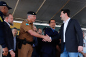 O governador Carlos Massa Ratinho Junior lançou nesta sexta-feira (30), em São José dos Pinhais, o projeto-piloto Em Frente Brasil - Programa Nacional de Enfrentamento à Criminalidade Violenta. A cidade recebeu 100 policiais da Força Nacional de Segurança, que passarão a atuar em conjunto com as forças de segurança estaduais (Polícia Militar e Polícia Civil) e de São José dos Pinhais (Guarda Municipal).