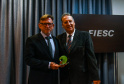 A Secretaria do Desenvolvimento Sustentável e do Turismo do Paraná recebeu o Troféu Onda Verde da 26ª edição do Prêmio Expressão de Ecologia, tradicional premiação ambiental do Sul do Brasil. O reconhecimento refere-se à concepção e implantação do Selo Clima Paraná, previsto na Política Estadual de Mudanças Climáticas, estabelecida por lei estadual. A premiação aconteceu nesta sexta-feira (30) em Florianópolis (SP). Foto: Mafalda Press
