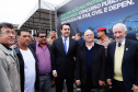 O governador Carlos Massa Ratinho Junior autorizou nesta quarta-feira (4) os concursos públicos para contratação de 2,4 mil militares estaduais. São 2 mil policiais e 400 bombeiros. Além disso, o Estado vai selecionar 50 delegados, 300 investigadores e 50 papiloscopistas para a Polícia Civil. Também foram abertas 238 vagas para agentes de cadeia para complementar o quadro do Departamento Penitenciário (Depen).