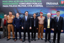 O governador Carlos Massa Ratinho Junior autorizou nesta quarta-feira (4) os concursos públicos para contratação de 2,4 mil militares estaduais. São 2 mil policiais e 400 bombeiros. Além disso, o Estado vai selecionar 50 delegados, 300 investigadores e 50 papiloscopistas para a Polícia Civil. Também foram abertas 238 vagas para agentes de cadeia para complementar o quadro do Departamento Penitenciário (Depen).