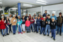 O Programa Porto Escola, organizado pela empresa pública Portos do Paraná, teve nesta quarta-feira (04) sua primeira atividade de 2019 em Antonina. Um grupo de 21 alunos da 5ª série da escola municipal Professor Aracy Pinheiro Lima conheceu como funcionam as atividades portuárias, o cuidado necessário com o meio ambiente e noções de segurança. Este é o quinto ano do projeto, que tem como meta atender 2,5 mil crianças até dezembro. Foto: Divulgação/Portos do Paraná