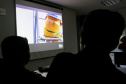 O Programa Porto Escola, organizado pela empresa pública Portos do Paraná, teve nesta quarta-feira (04) sua primeira atividade de 2019 em Antonina. Um grupo de 21 alunos da 5ª série da escola municipal Professor Aracy Pinheiro Lima conheceu como funcionam as atividades portuárias, o cuidado necessário com o meio ambiente e noções de segurança. Este é o quinto ano do projeto, que tem como meta atender 2,5 mil crianças até dezembro. Foto: Divulgação/Portos do Paraná
