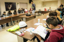 O Programa Porto Escola, organizado pela empresa pública Portos do Paraná, teve nesta quarta-feira (04) sua primeira atividade de 2019 em Antonina. Um grupo de 21 alunos da 5ª série da escola municipal Professor Aracy Pinheiro Lima conheceu como funcionam as atividades portuárias, o cuidado necessário com o meio ambiente e noções de segurança. Este é o quinto ano do projeto, que tem como meta atender 2,5 mil crianças até dezembro. Foto: Divulgação/Portos do Paraná