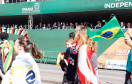 Aproximadamente 20 mil pessoas acompanharam neste sábado (7), em Curitiba, o desfile cívico-militar que comemora os 197 anos da Proclamação da Independência, segundo estimativas da Polícia Militar do Paraná. O governador Carlos Massa Ratinho Junior assistiu a solenidade de 7 de Setembro na Avenida Cândido de Abreu, acompanhado de sua família, do comandante da 5ª Divisão do Exército, general de divisão José Russo Assumpção Delgado, do vice-governador Darci Piana e de diversas autoridades.
