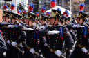 Aproximadamente 20 mil pessoas acompanharam neste sábado (7), em Curitiba, o desfile cívico-militar que comemora os 197 anos da Proclamação da Independência, segundo estimativas da Polícia Militar do Paraná. O governador Carlos Massa Ratinho Junior assistiu a solenidade de 7 de Setembro na Avenida Cândido de Abreu, acompanhado de sua família, do comandante da 5ª Divisão do Exército, general de divisão José Russo Assumpção Delgado, do vice-governador Darci Piana e de diversas autoridades.