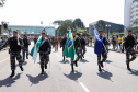 Aproximadamente 20 mil pessoas acompanharam neste sábado (7), em Curitiba, o desfile cívico-militar que comemora os 197 anos da Proclamação da Independência, segundo estimativas da Polícia Militar do Paraná. O governador Carlos Massa Ratinho Junior assistiu a solenidade de 7 de Setembro na Avenida Cândido de Abreu, acompanhado de sua família, do comandante da 5ª Divisão do Exército, general de divisão José Russo Assumpção Delgado, do vice-governador Darci Piana e de diversas autoridades.