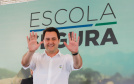 O programa Escola Segura, iniciativa do Governo do Paraná para ampliar a proteção de alunos e professores da rede estadual, está implantado em 40 colégios estaduais da Grande Curitiba, contando com 77 policiais militares da reserva. O lançamento oficial na região foi feito nesta quarta-feira (11) pelo governador Carlos Massa Ratinho Junior. No Paraná, o programa já beneficia alunos e professores de 71 colégios estaduais e conta com a atuação de 126 policiais militares.