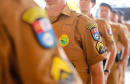 O programa Escola Segura, iniciativa do Governo do Paraná para ampliar a proteção de alunos e professores da rede estadual, está implantado em 40 colégios estaduais da Grande Curitiba, contando com 77 policiais militares da reserva. O lançamento oficial na região foi feito nesta quarta-feira (11) pelo governador Carlos Massa Ratinho Junior. No Paraná, o programa já beneficia alunos e professores de 71 colégios estaduais e conta com a atuação de 126 policiais militares.