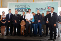 O programa Escola Segura, iniciativa do Governo do Paraná para ampliar a proteção de alunos e professores da rede estadual, está implantado em 40 colégios estaduais da Grande Curitiba, contando com 77 policiais militares da reserva. O lançamento oficial na região foi feito nesta quarta-feira (11) pelo governador Carlos Massa Ratinho Junior. No Paraná, o programa já beneficia alunos e professores de 71 colégios estaduais e conta com a atuação de 126 policiais militares.