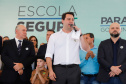 O programa Escola Segura, iniciativa do Governo do Paraná para ampliar a proteção de alunos e professores da rede estadual, está implantado em 40 colégios estaduais da Grande Curitiba, contando com 77 policiais militares da reserva. O lançamento oficial na região foi feito nesta quarta-feira (11) pelo governador Carlos Massa Ratinho Junior. No Paraná, o programa já beneficia alunos e professores de 71 colégios estaduais e conta com a atuação de 126 policiais militares.