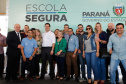 O programa Escola Segura, iniciativa do Governo do Paraná para ampliar a proteção de alunos e professores da rede estadual, está implantado em 40 colégios estaduais da Grande Curitiba, contando com 77 policiais militares da reserva. O lançamento oficial na região foi feito nesta quarta-feira (11) pelo governador Carlos Massa Ratinho Junior. No Paraná, o programa já beneficia alunos e professores de 71 colégios estaduais e conta com a atuação de 126 policiais militares.