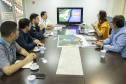 A conquista da autonomia para administrar os próprios contratos de exploração de áreas dos portos organizados, pela empresa pública Portos do Paraná, está servindo de exemplo para os demais portos do país. Com um mês de assinatura do novo convênio de delegação, a administração paranaense está recebendo equipes de outros terminais.