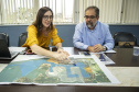 A conquista da autonomia para administrar os próprios contratos de exploração de áreas dos portos organizados, pela empresa pública Portos do Paraná, está servindo de exemplo para os demais portos do país. Com um mês de assinatura do novo convênio de delegação, a administração paranaense está recebendo equipes de outros terminais.