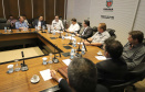 O governador Carlos Massa Ratinho Jr, reuniu-se com empresários da empresa Tirol, que anunciaram investimentos no município de Ipiranga. Presentes: prefeito de Ipiranga, Luiz Carlos Blum; secretário de Infraestrutura e Logística, Sandro Alex; diretor presidente da APD, Eduardo Bekin; gerente de projetos da Tirol, Maicon Spada; diretor industrial, Adalberto Rofner e diretor comercial da Tirol, Carlos Dresch.Curitiba, 11-09-19.Foto: Arnaldo Alves / AEN.